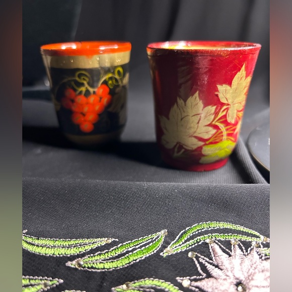 VTG Hand painted set of 2 wooden decorative cups. Unsigned - Picture 2 of 7